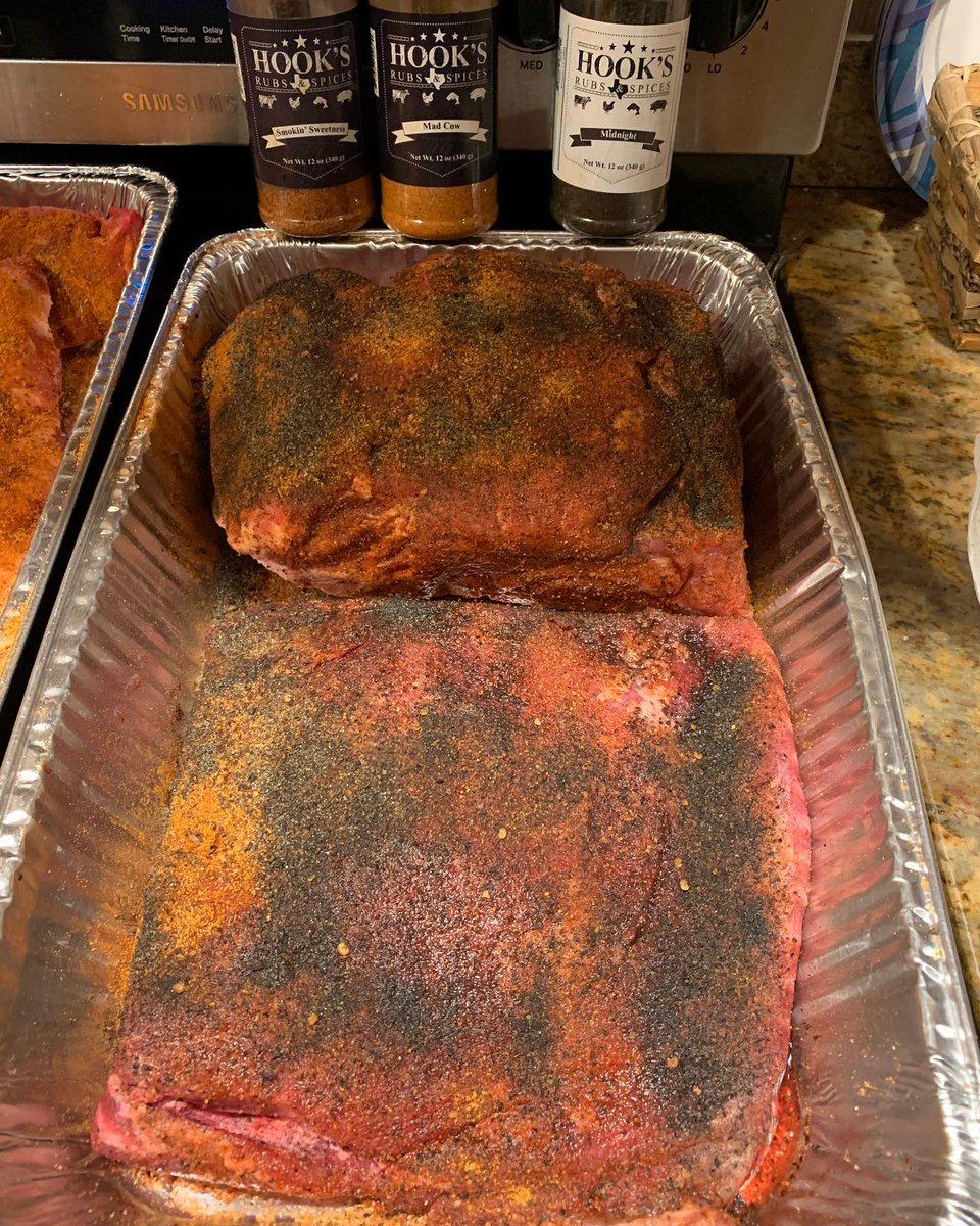 HeathRilesBBQ's tweet photo. regrammed by:
@got_the_barbecue_bug

Yesterday I smoked a little of everything it felt like. On the #Weberwsm I smoked a half #brisket and some #pullpork for a friends dinner. 

continued on profile

 #wesmokemeat #smokedmeat #barbecue #bbq #backyardbbq #mannysmeat #bbqaddiction https://t.co/pVmVcUhy8K