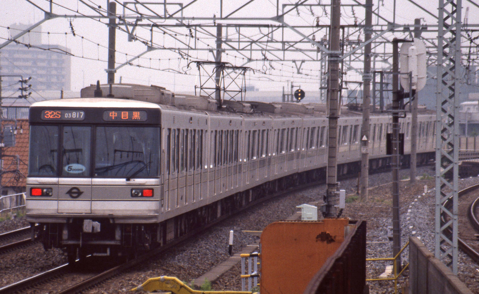 空鉄 営団時代の03系 ドアに営団のsのマークが付いています おまけに5ドア車のステッカーも 03系 日比谷線 営団地下鉄 5ドア 鉄道画像 T Co Rhglimu8jw Twitter 空鉄 営団時代の03系 ドアに営団のsのマークが付いています おまけに5ドア車のステッカーも 03系 日比谷線 営団地下鉄 5ドア 鉄道画像 T Co Rhglimu8jw Twitter