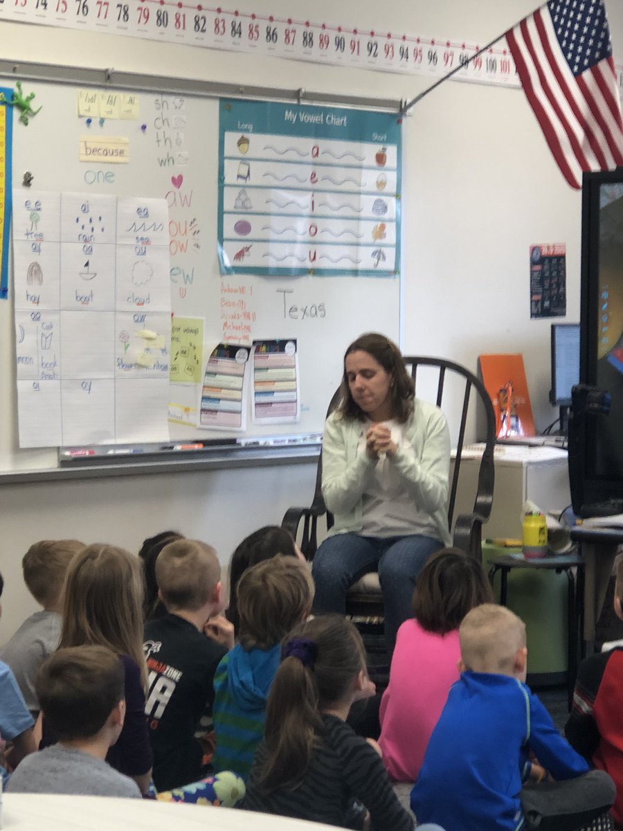 pullentiffany's tweet photo. Inspired by the teachers in GISD!  Balanced literacy in action...seeing students who are truly engaged in reading and writing. Thank you to all of the hard work and time you dedicate to instill the joy of reading and writing into our students!  @golden4ed  @Terri__C https://t.co/AfFHUoGyie