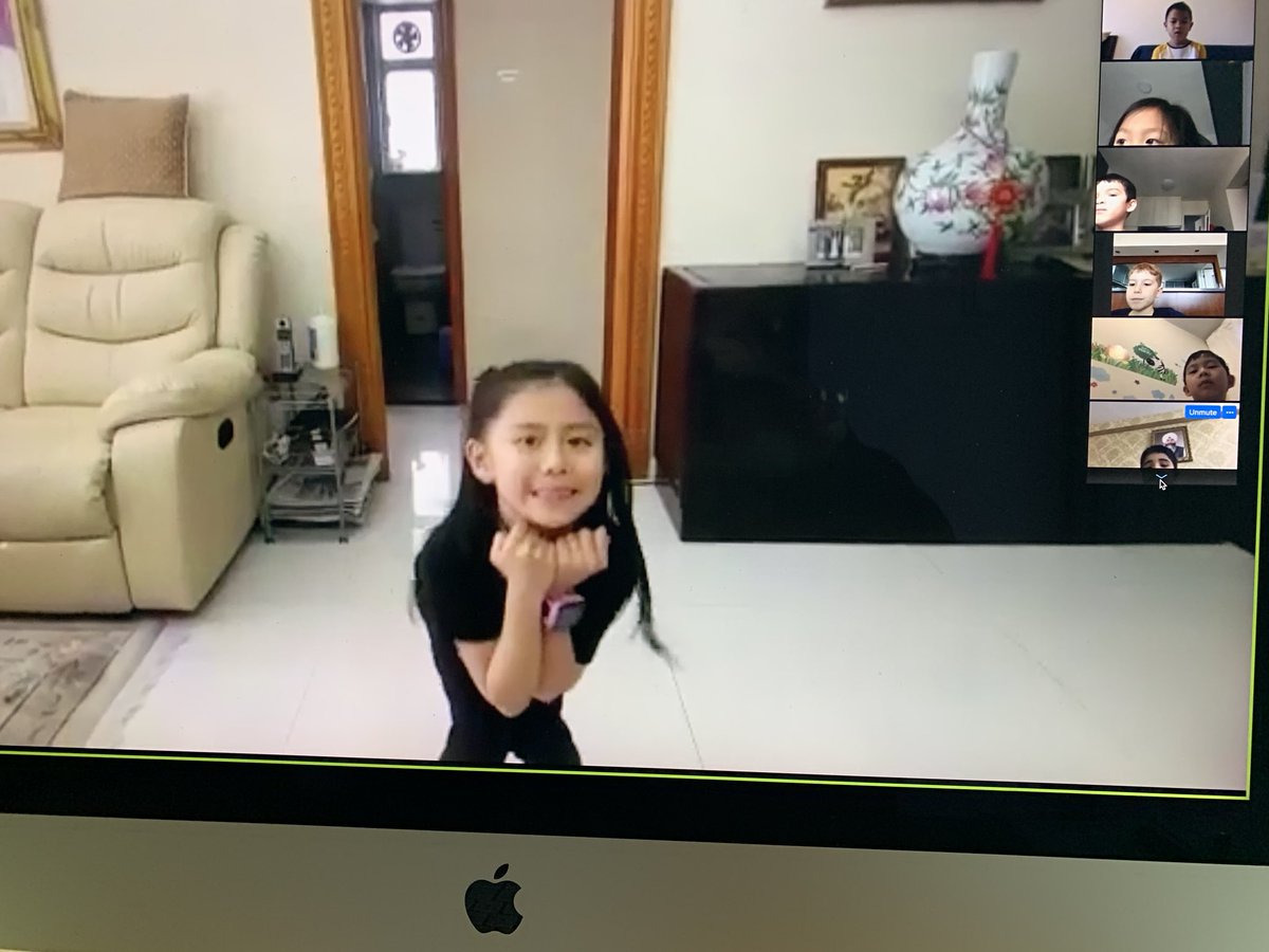 2SH_RCHK's tweet photo. Song and dance performance in our morning meeting on @zoom_us #rchkpyp #distancelearning https://t.co/z4ZXBZHTTd