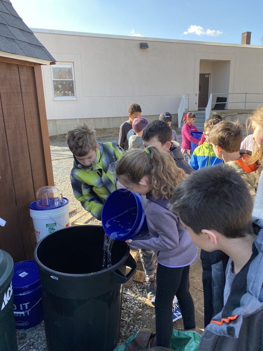 mrsestle's tweet photo. Sap is flowing now! We have about 90 gallons of sap to boil! @mrsestle 🥞 🍁 https://t.co/CL5JpZAzrL