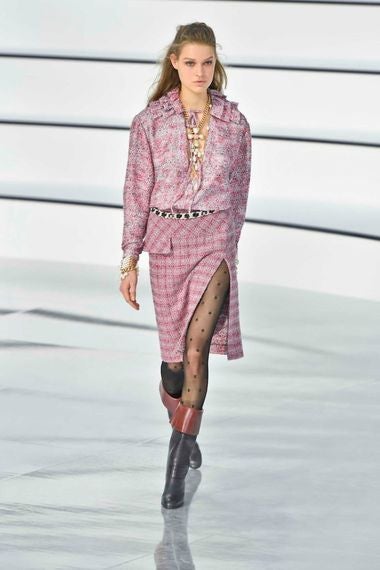mdpr_fashion's tweet photo. 「シャネル」20~21年秋冬パリ・コレクション クラシックな素材が台頭
#CHANEL #ParisFashionWeek2020
https://t.co/L6PPMI4yZt https://t.co/CUPA77LNx8