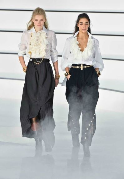 mdpr_fashion's tweet photo. 「シャネル」20~21年秋冬パリ・コレクション クラシックな素材が台頭
#CHANEL #ParisFashionWeek2020
https://t.co/L6PPMI4yZt https://t.co/CUPA77LNx8