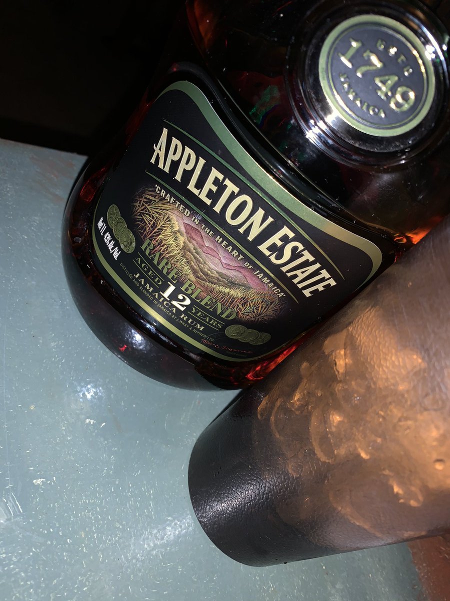 🌴☀️😏🔊Finally It is #HappyHour‼️
#AppletonEstate #AppletonRum #JamaicanRum #Jamaica🇯🇲 #JA #12YearOldRum #AgedRum #OnTheRocks #Rumlaxing #LoveRum #RumLove #LoveJamaica