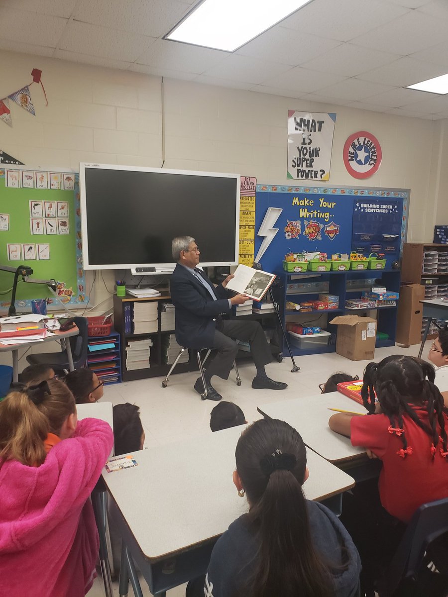 dianaybar05's tweet photo. Thank you to our Rock Solid Community Leaders that came out to read to our amazing Explorers!
#GalvanExplorers #ccisdproud https://t.co/QRNYECyu1k