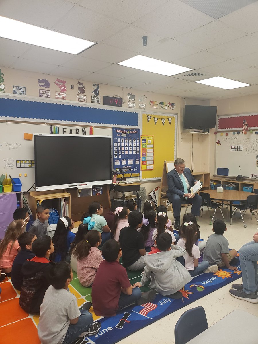 dianaybar05's tweet photo. Thank you to our Rock Solid Community Leaders that came out to read to our amazing Explorers!
#GalvanExplorers #ccisdproud https://t.co/QRNYECyu1k