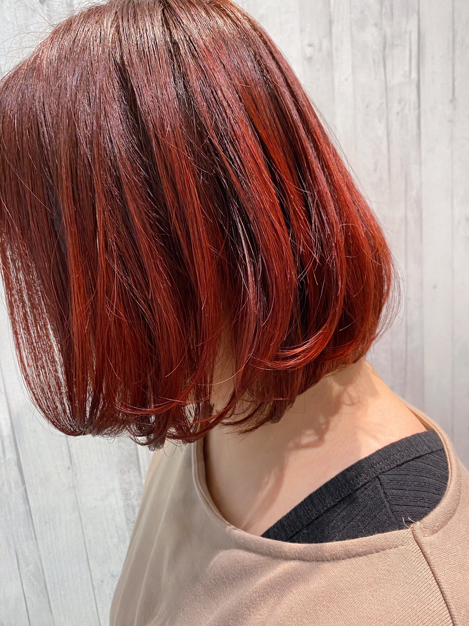 長沼彰憲 ウルフ美容師 ショート ボブ ハイトーンカラー ボブ系のスタイルはフリンジグラデーションと相性がいいです フリンジグラデーション レッドカラー 鬼滅の刃 鬼滅カラー ケアブリーチ 赤髪 ハイライト インナーカラー ボブ