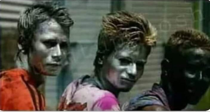 p4prnc's tweet photo. 7 AM : Bhai Gulal se khelenge, pakka rang koi ni lgayenga. 
9 AM : https://t.co/uAjDY1UWOU