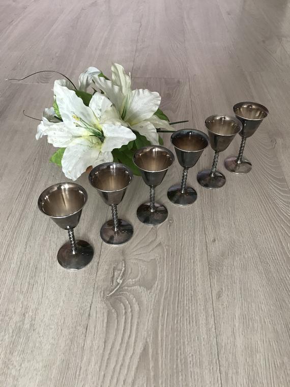 HandmadeVipShop's tweet photo. Six vintage silver plates goblets from Rogers,  Yugoslavia by HandmadeVIPShop #vintage #vintageplates #silvergoblets #silversix https://t.co/HWW2Jmoh0Q https://t.co/cPbXiO32Kt