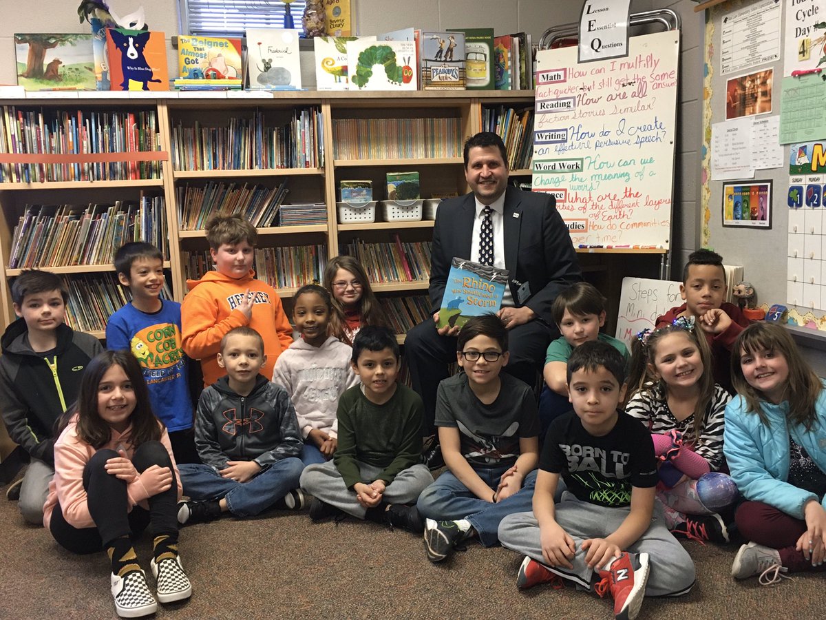 RLMsRYoder's tweet image. What an exciting treat! @PSEATreasurer Jeff Ney came and shared some stories with us to celebrate Read Across America week! @rlschools @MGElemSchool