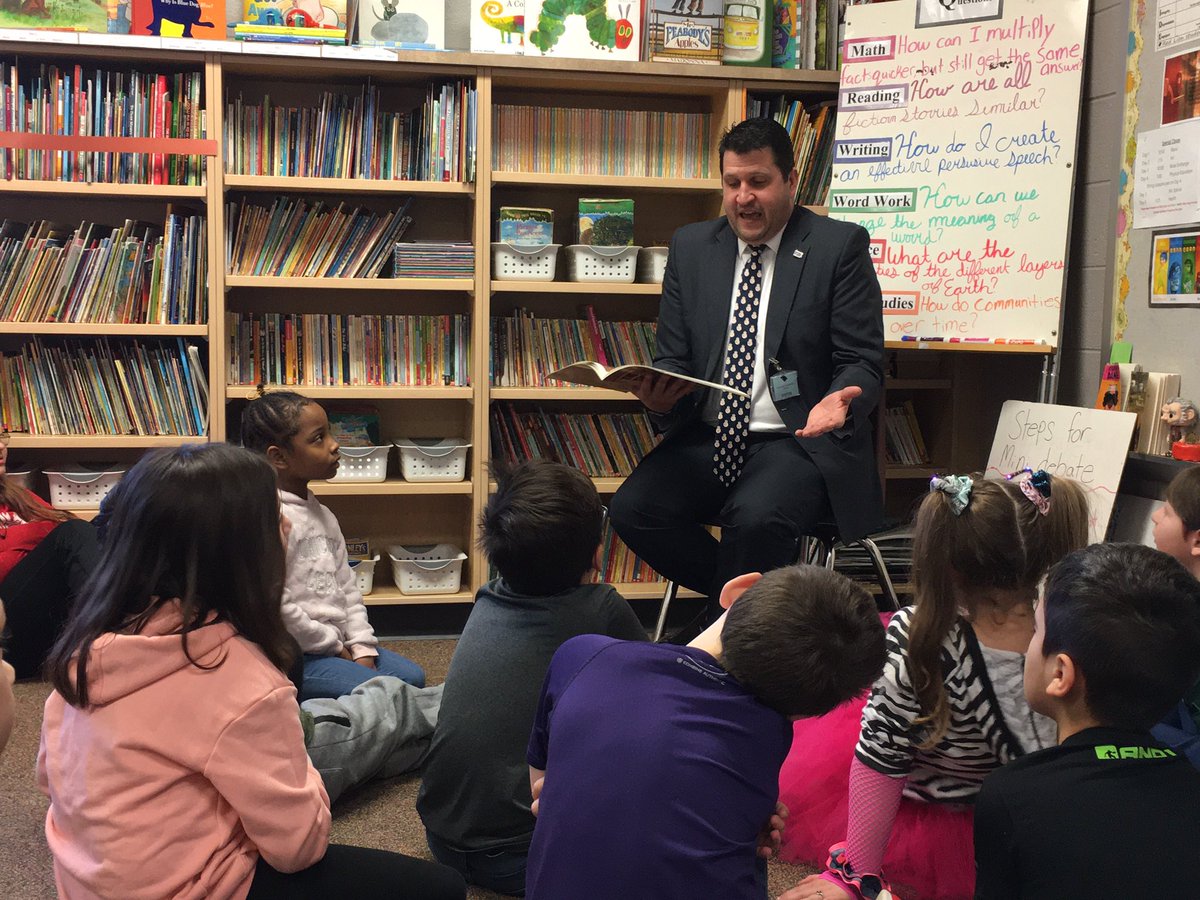 RLMsRYoder's tweet image. What an exciting treat! @PSEATreasurer Jeff Ney came and shared some stories with us to celebrate Read Across America week! @rlschools @MGElemSchool
