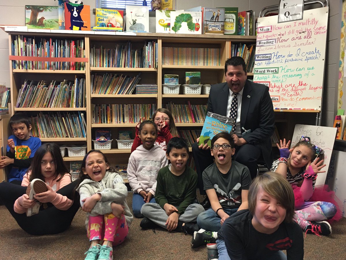 RLMsRYoder's tweet image. What an exciting treat! @PSEATreasurer Jeff Ney came and shared some stories with us to celebrate Read Across America week! @rlschools @MGElemSchool