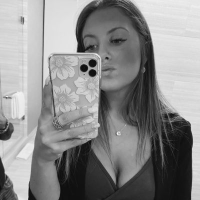 hope_wakefield's tweet photo. #NewProfilePic https://t.co/is8oQ7nYCB