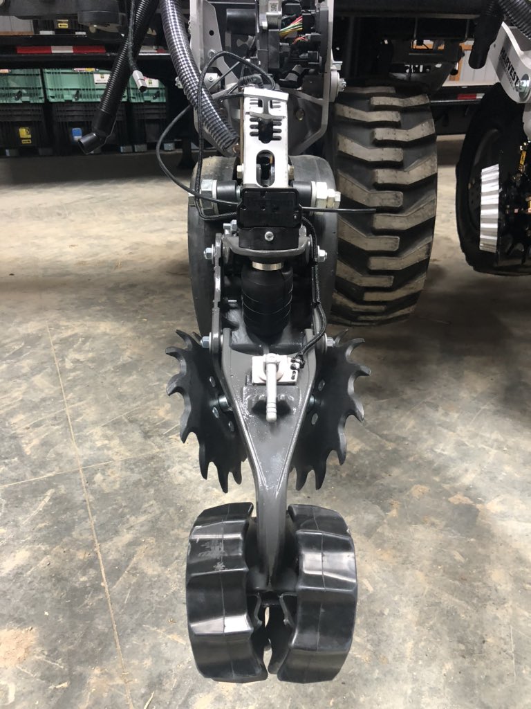 1st Laser Pro row unit outfitted with <a href="/precisionplant/">Precision Planting</a> Furrowforce closing system. <a href="/Peabudys/">Peabudy’s Inc</a> <a href="/Harvest_Int_Mfg/">Harvest International</a> @MKent_Peabudys #plant2020