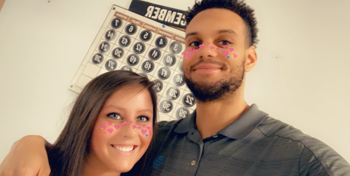 CJ_PriceGLM's tweet photo. @ChristieMatz also getting on board with an ATT TV of her own!! 

@wilmer_mondesi @michelleeolea @b_rothblott 
#skokie #ATTtv #diamonds https://t.co/82aN2p0PRa
