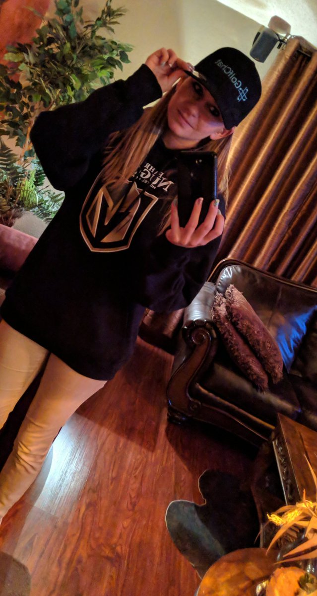KelleyMichelleR's tweet photo. Hey #golfchatters! I finally order and got my #golfchat hat!! @realGolfchat I'm not always on there but I appreciate it and you all and can't wait to sport it on Saturday golfing!! https://t.co/SiywGwsE8M