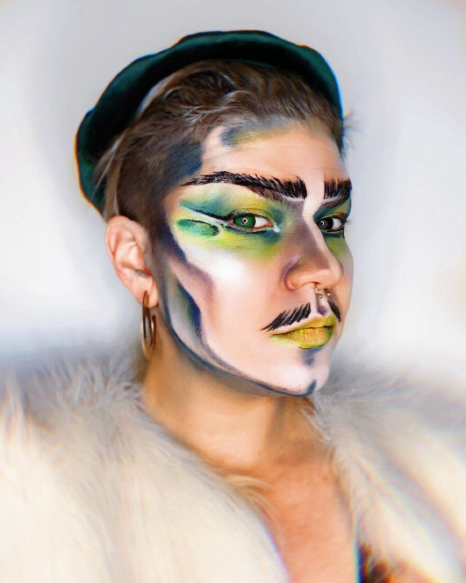 FieroTravis's tweet photo. ˜”*°•.˜”*°• Swamp eyes •°*”˜.•°*”˜ #drag #dragking #makeup #chicagodrag #nonbinarydrag #transmasc #swampyboy #eyebrows https://t.co/VH20IXqBwL