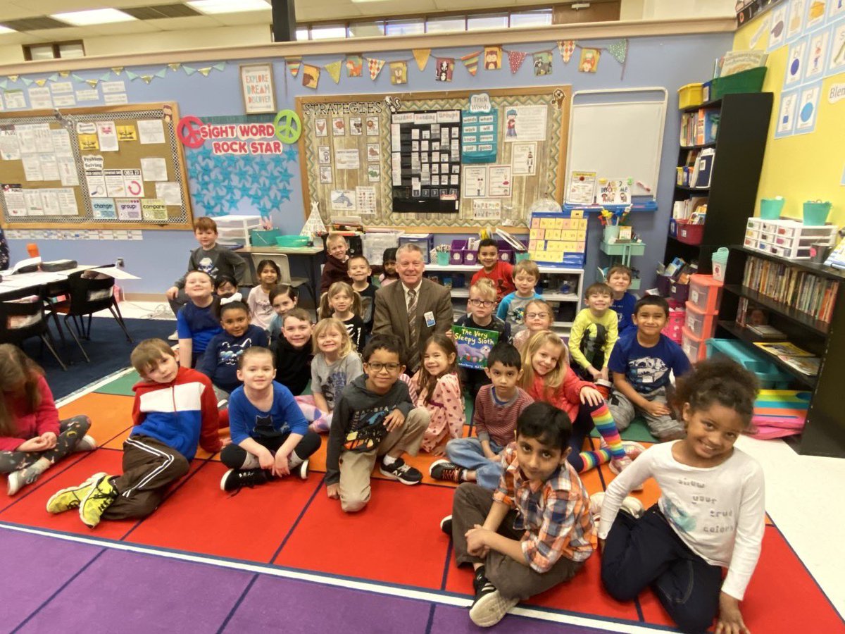 saundkay's tweet photo. Thank you Dr. Michael for being the guest reader in 1st grade today!!!! #ReadAcrossAmericaWeek #gberocketeers https://t.co/nCsiCMH5QV