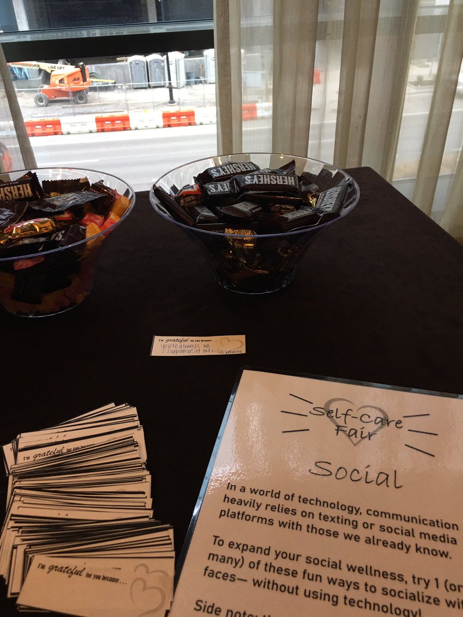 acpa_rawc's tweet photo. 15 more minutes to explore ways to show gratitude without technology as a form of Social Wellness. #candygrams | Swing through the #ACPA20 Self-Care Fair, Omni Music Row 5 between now and 4:15pm! @acpa @GSNPCOP https://t.co/3OkQLpCmmM