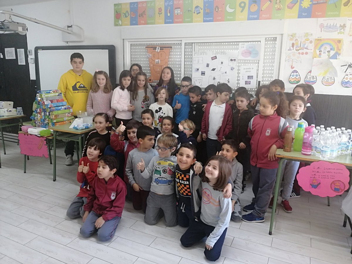 Aula_Avanza's tweet photo. Siguiendo nuestras aventuras!!! Hoy no hemos desplazado a otro centro el Mare Nostrum para dar una charla sobre el cuidado del medio ambiente , la reducción de residuos y el reciclaje!! https://t.co/YI9jliA7HU