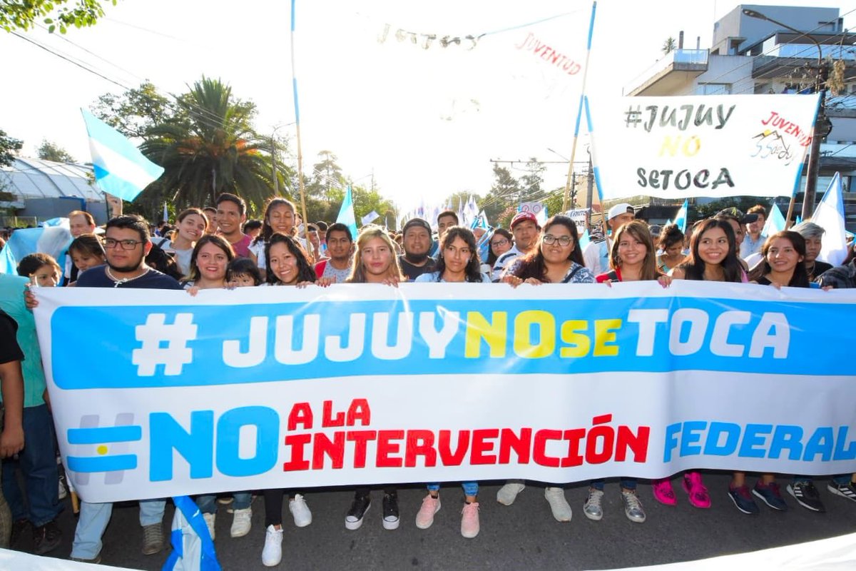 GerardoMorales's tweet photo. Los jujeños daremos un fuerte mensaje al país, de que rechazamos la intervención federal de la Justicia y que le decimos no a la libertad de Milagro Sala, no a la violencia, no a la impunidad y no a la corrupción. #JujuyNoSeToca https://t.co/zwXZUq7CDZ