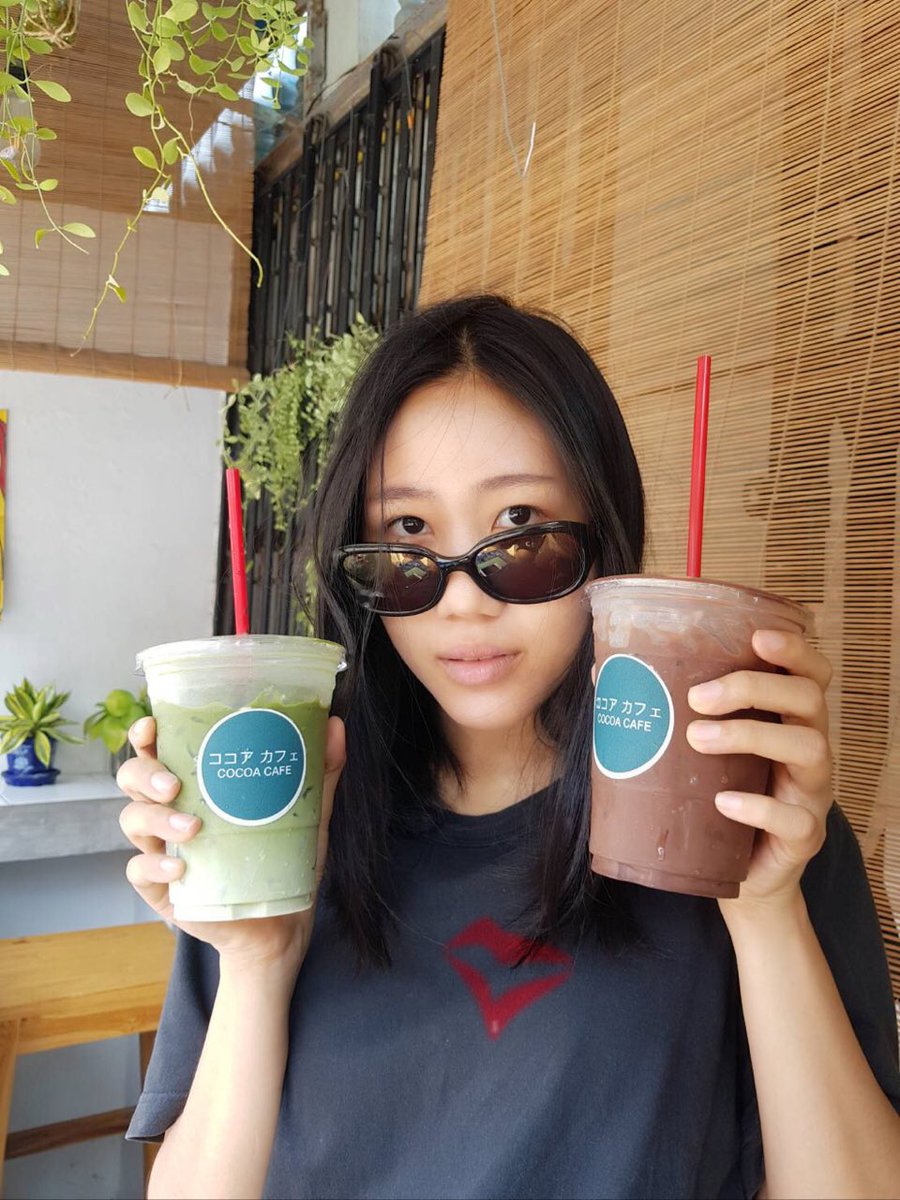 cheezedaylow's tweet photo. Cocao cafe พิกัดพัทยาใต้ แนะนำ 2 เมนู โกโก้เย็น และชาเขียว บอกเค้า หวานน้อย ความอร่อยอยู่ที่ ดูดพร้อมกันทั้ง 2 แก้วจ้า นัวมาก แก้วละ 50 บ. แต่เข้มข้นจั๊ด #อร่อยไปแดก #อร่อยบอกต่อ @aroii https://t.co/xr5Gky6n9K