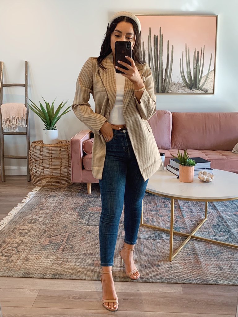 aleryco's tweet photo. Off to a meeting or to meet my suegra maybe both. https://t.co/Vxitf6Jjin