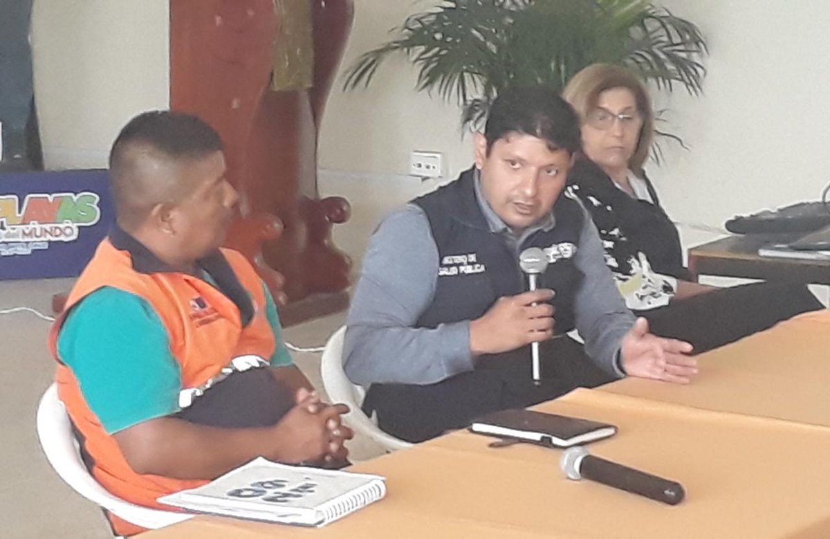DPS_LosRios's tweet photo. #Guayas | Durante reunión de Mesa Técnica 2 en el @GADPlayas, Director Distrital de Salud, @CApoloPesantes, explica a los miembros de entidades las disposiciones, herramientas, estrategias a seguir en hospital y centros de salud para prevenir el #Coronavirus #COVID19 https://t.co/RQHTsuy994