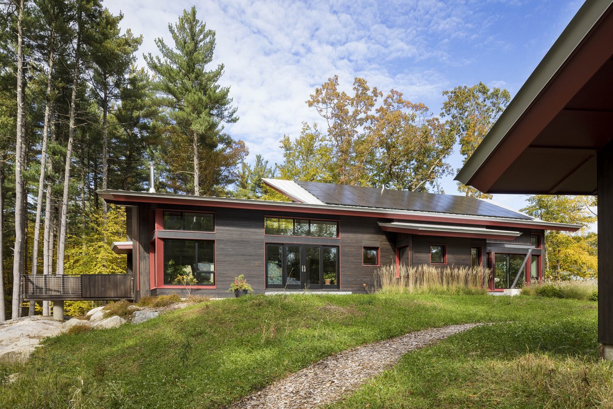 cindylmarsh's tweet photo. What do you think of the exterior color scheme used on this modern home? #architecture #homestyle  https://t.co/rNSWkSdDjE https://t.co/71GbimH3ao