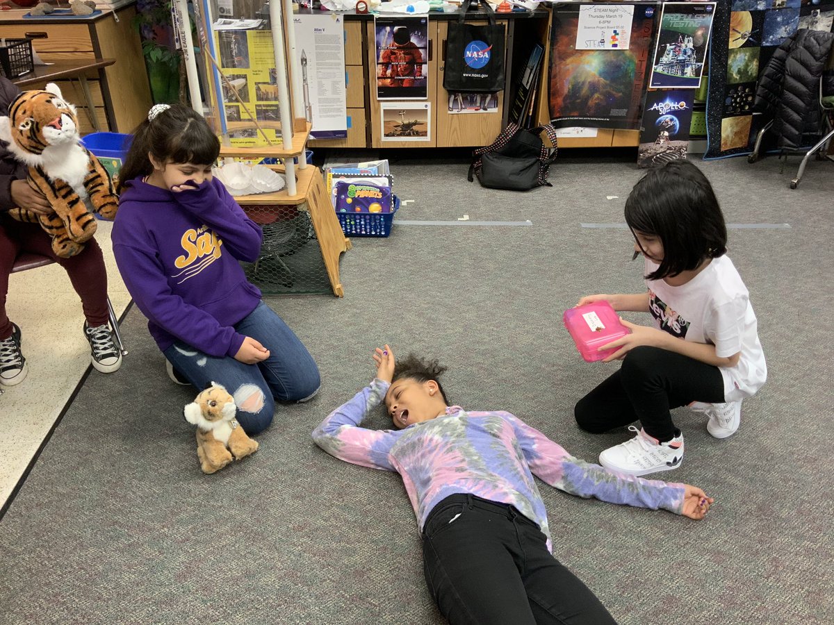 lsullivan's tweet photo. Students practicing first aid for the Arlington Fire Department Classroom Contest @ArlingtonVaFD #ClassroomContest @KwbVaughn #KWBPride Barrett Tiger Mascot https://t.co/H9O7SDZK1W