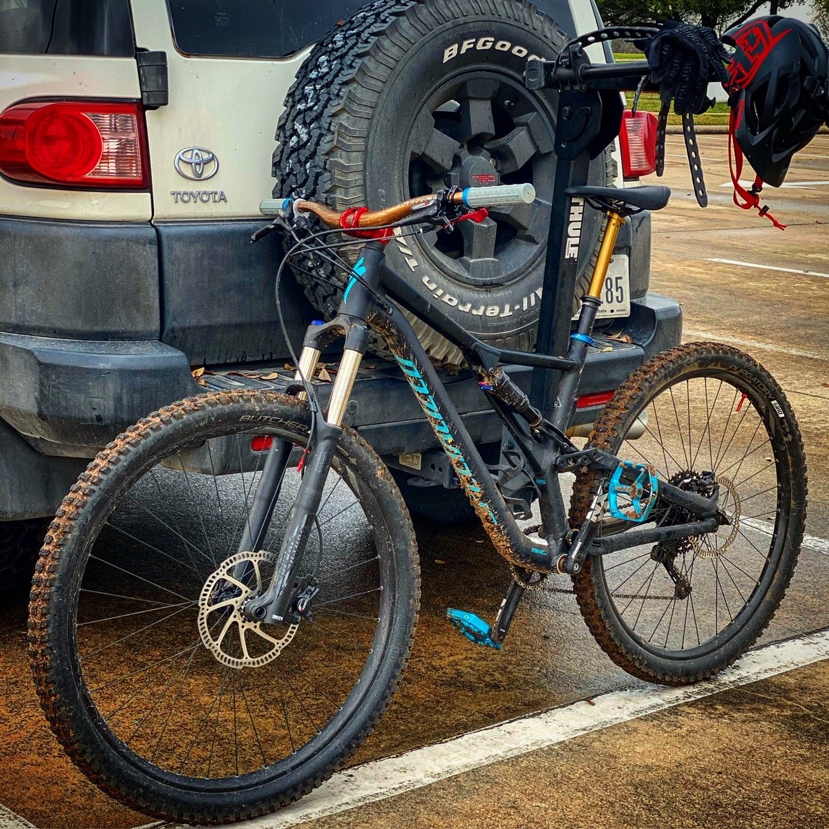 PhotoByLeal's tweet photo. Great ride before the rain hit‼️ #SendIt !! 🚲💪🏻👌🏻 #Specialized #iamspecialized #mtb #mtbdaily #mtblife #mountainbike #fullsuspension #htx #houston #troyleedesign #raceface #wolftoothcomponents #SugarLand #SugarLandMtbTrails #RockShox #CrankBrothers #FjCrusier #Thule #mucoff https://t.co/My7OigXRBI