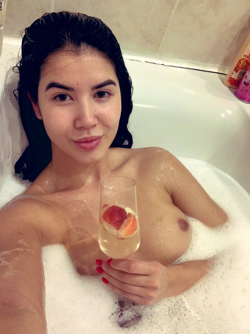 Relax time for me 🌺 I feel like a princess 🥰😜 https://t.co/5L0D4hgO0c<a href="/tag/lifeofmum"class="tags"><span>#lifeofmum</span></a>