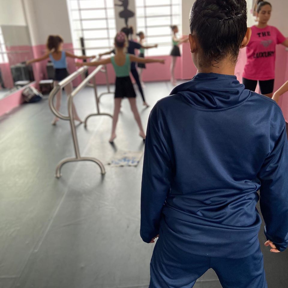HorizonSportFR's tweet photo. Premiers jours pour nos reporters chez Novos Sonhos à São Paulo 🇧🇷 ! 2ème association visitée par nos reporters, elle vient en aide à des enfants défavorisés de la ville à travers la pratique du jiu-jitsu et du ballet et ce, sans distinction de genre 🥋🩰 https://t.co/jwxOv9Conz