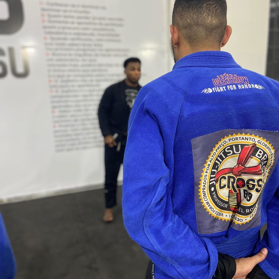 HorizonSportFR's tweet photo. Premiers jours pour nos reporters chez Novos Sonhos à São Paulo 🇧🇷 ! 2ème association visitée par nos reporters, elle vient en aide à des enfants défavorisés de la ville à travers la pratique du jiu-jitsu et du ballet et ce, sans distinction de genre 🥋🩰 https://t.co/jwxOv9Conz
