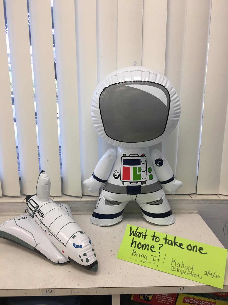 MommaSamSilver's tweet photo. My 1st annual space competition was a success! My students loved it. They worked a few days on gaining knowledge on inner and outer planets then tested it against their classmates. These kiddos took home the big prizes. #kahoot @ShineonSPES @SPESleader @KristinMenschel https://t.co/kyZJMtaUiN