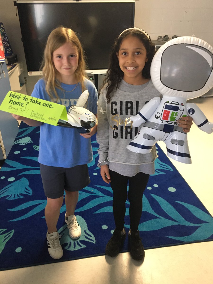 MommaSamSilver's tweet photo. My 1st annual space competition was a success! My students loved it. They worked a few days on gaining knowledge on inner and outer planets then tested it against their classmates. These kiddos took home the big prizes. #kahoot @ShineonSPES @SPESleader @KristinMenschel https://t.co/kyZJMtaUiN