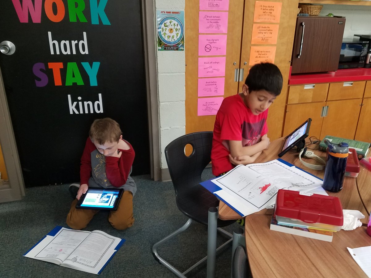 gdentonpink's tweet photo. Working hard on our continents Keynote presentations #2Apink #SharingThePlanet https://t.co/Q0T5CCBdwu
