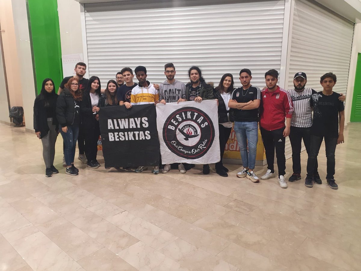 unibjktedu's tweet photo. BİZİM OLDUĞUMUZ HER YER BİZİMDİR 🦅🦅 #amatörde #deplasmanda https://t.co/eJN886Y7vx