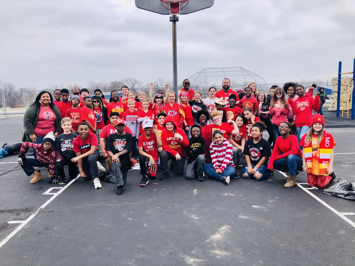 rqsrobinsonelem's tweet photo. February was a very busy month for Robinson. Here are some of the highlights, including 100th day of school, Friendship Parties, Super Bowl Red Friday, Try-the-Instrument day (5th grade), Major Savers limo ride, and field trips. Looking forward to more excitement in March! https://t.co/DDpLcmviS6