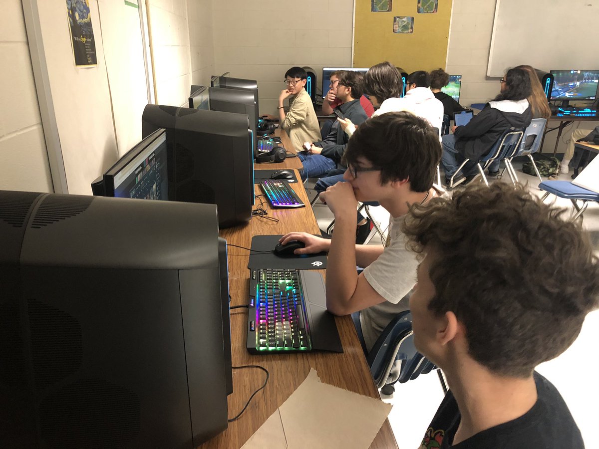 GamemasterEdu's tweet photo. Gather around. Alumni scrimmage is about to begin.  #esportsEDU #IamWFISD https://t.co/XsxFUthSSy