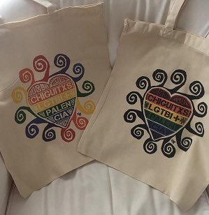 chiguites's tweet photo. ¡Mirad qué bonitas! Valen para llevar de todo, bolsas de tela serigrafiadas con nuestro logo de Chiguitxs, en dos versiones. Acabamos de recibirlas, y ya nos las están quitando de las manos. Y no es de extrañar, porque son preciosas, utilísimas, y ¡sólo cuestan 8 €! https://t.co/eY6lUpQdlb