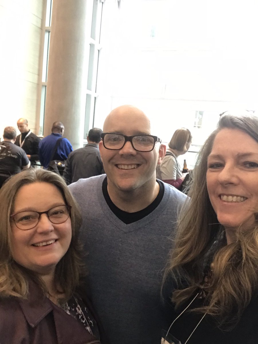 CandyBiecker's tweet photo. When you meet an innovative educator you have sincere respect for🙌🏻 @jmattmiller so very glad to meet you!!! #ditchthattextbook #ncties2020 #mixnmeet #CurrituckK12 #bieckermeets https://t.co/asV33SGfNq