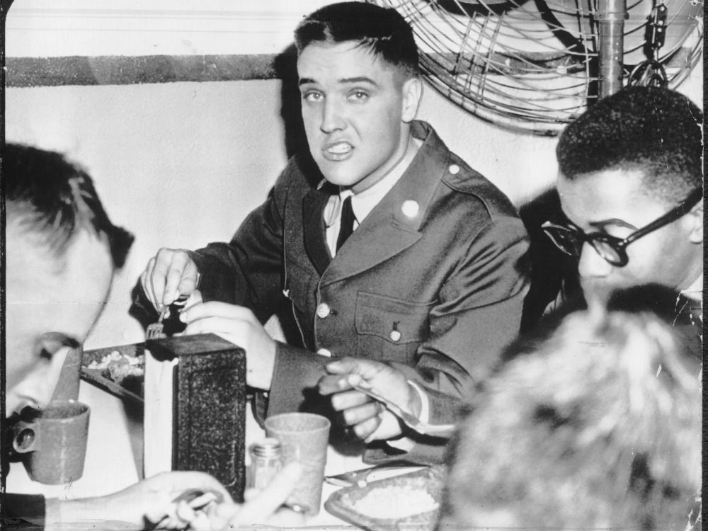 boldamericanpod's tweet photo. #ZBHistory: 1960-Elvis Presley is discharged from the Army after serving two years after being drafted. 

Presley got his notice in 1957 but deferred to finish a movie. He was assigned to 3rd Armored Division in Germany &amp; reached SGT. He also found amphetamines in the Army. https://t.co/QcOONfYDcI