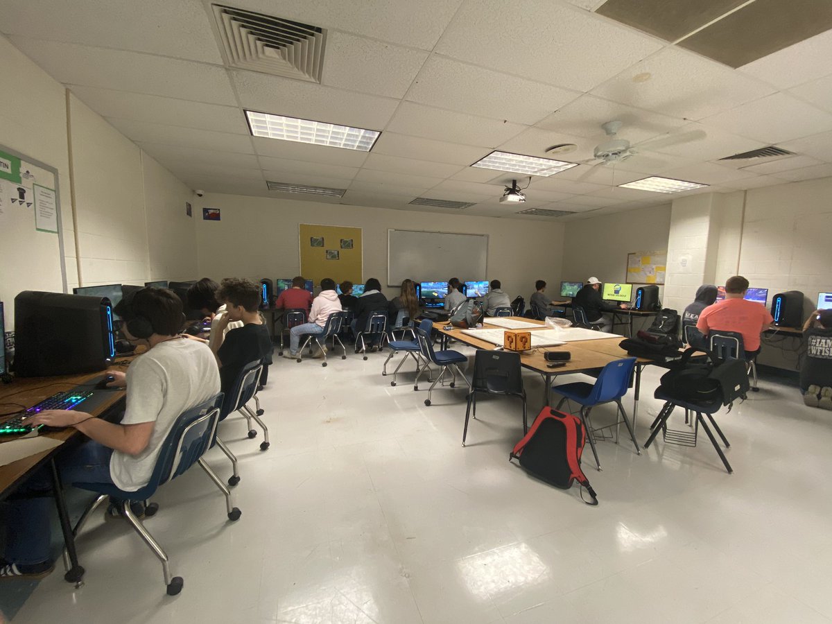 Never a dull moment in the esports room. You will find us here 4 days a week directly after school until 5:15-6. Today, we scrimmage against ROHO alumni. #esportsEdu @RiderRaiders <a href="/TXCTO/">Shad McGaha</a>