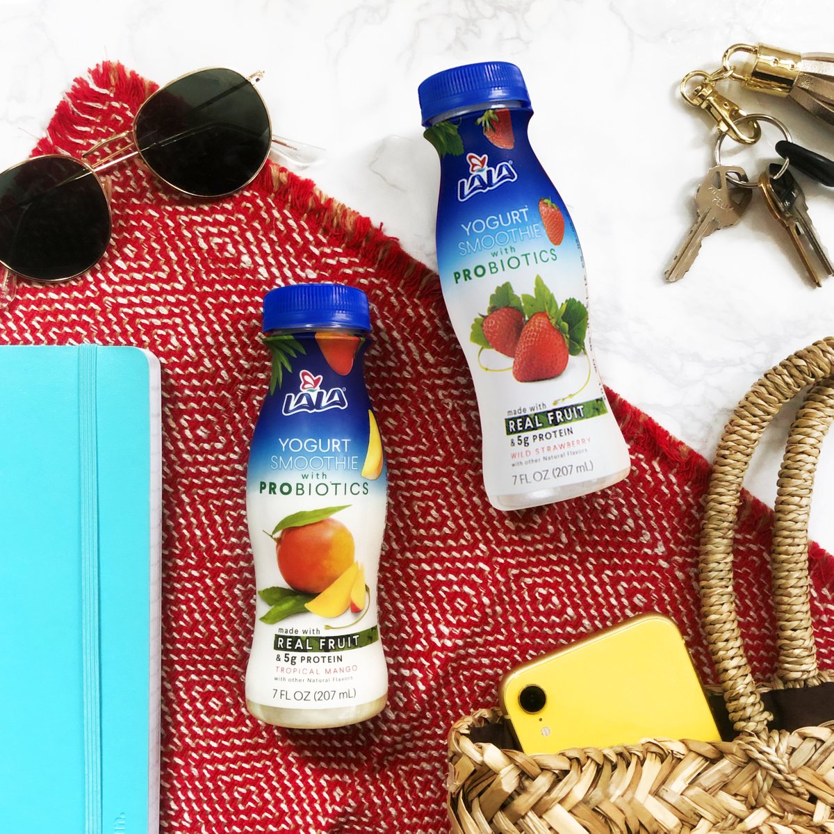 Si llevas todo aprisa, grab a LALA Yogurt Smoothie to keep you going all day long! #Yogurt #LALA #Smoothie #HealthySnack #OnTheGo