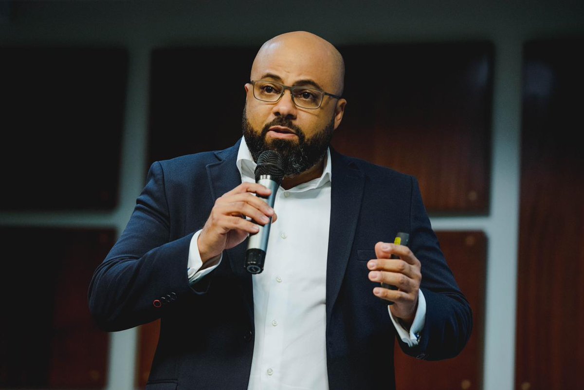 DominosRD's tweet photo. Edwin Alberto Martínez, presidente ejecutivo de @celestemotors dijo “Cuando me acerqué a @DominosRD les ofrecí la solución para salvar el planeta kilometro a kilometro” Nosotros decidimos aceptar el reto #DominosSostenible #Dominosrd https://t.co/rHJU87VsKw