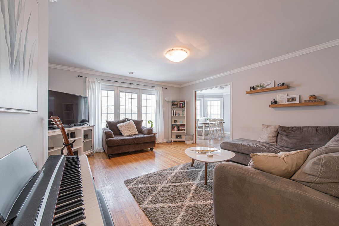 ParachuteRealty's tweet photo. It’s already starting to feel like spring with our rush of new listings!

This beautiful bungalow at 50 Nottingham Drive is located in Stillwater Lake just minutes from Tantallon amenities and offers over 2,500 sq.ft. of living space.

https://t.co/rMg87aTHeA https://t.co/c0sC3wdJ4d