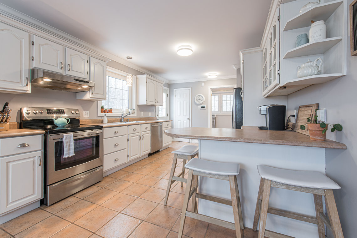 It’s already starting to feel like spring with our rush of new listings!

This beautiful bungalow at 50 Nottingham Drive is located in Stillwater Lake just minutes from Tantallon amenities and offers over 2,500 sq.ft. of living space.

parachuterealty.ca/index.php/List…