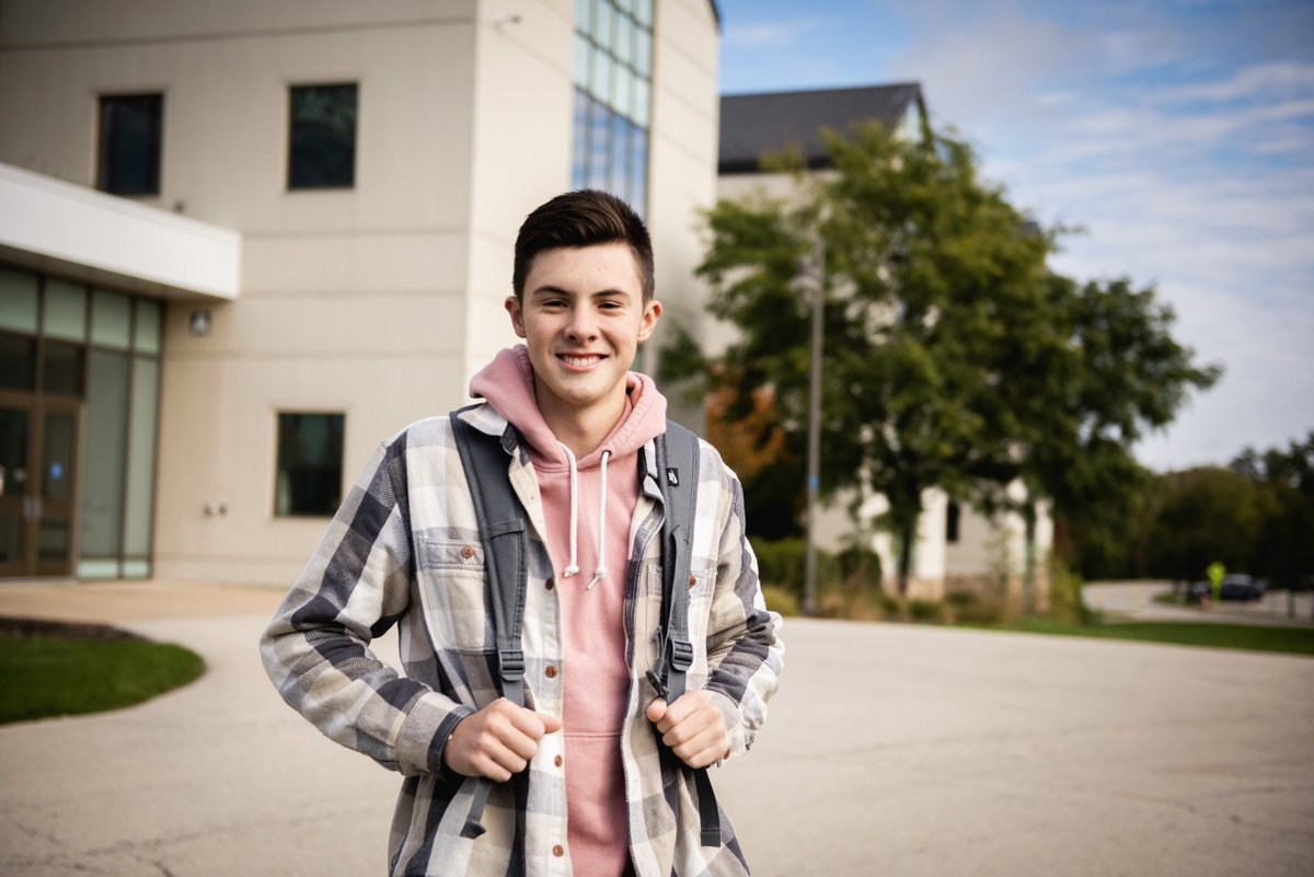 rvcgoldeneagles's tweet photo. Did you know that you can start window shopping for summer and fall courses? Summer registration opens on March 24!
#RegisterRVC: https://t.co/Y7q99L3bq3 https://t.co/Z1sg1j07M5
