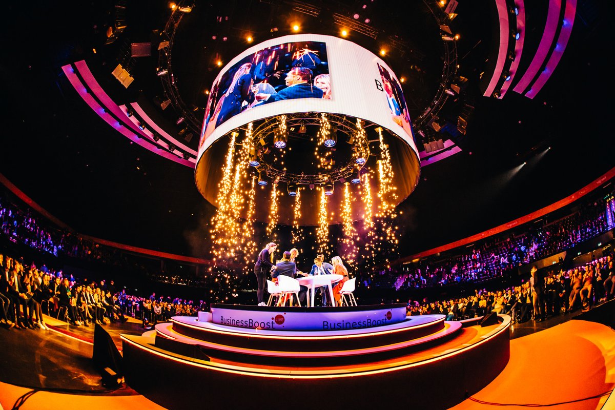 businessboostl's tweet photo. Ondernemers in de zaal en op het podium, bedankt voor een avond vol inspiratie en entertainment. Hopelijk tot ziens in april 2021! #businessboostlive https://t.co/fUfGOg2W7x